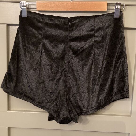 L'atiste By Amy Black Velvet Floral Embroidered Skort & Crop Top Set Size Small - Picture 14 of 15